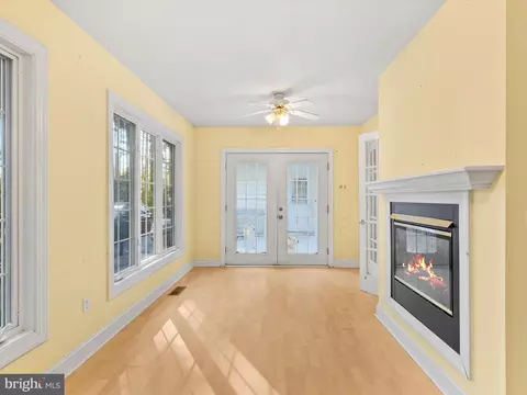 Living - 27671 Riverside Drive Ext, Salisbury, MD 21801 photo 6 of 6