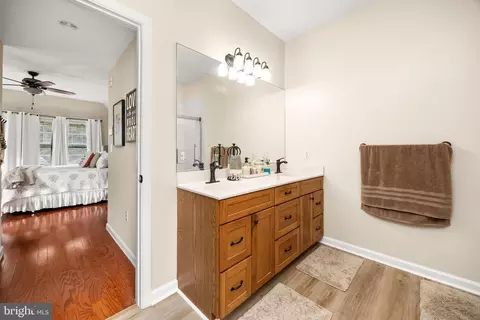 Entry Way - 7525 E Longfield Dr, Hebron, MD 21830 photo 4 of 14