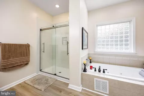 Bath - 7525 E Longfield Dr, Hebron, MD 21830 photo 1 of 6