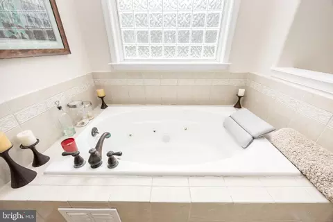 Bath - 7525 E Longfield Dr, Hebron, MD 21830 photo 4 of 6