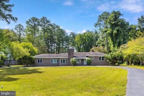 1105 Riverside Dr, Salisbury, MD 21801