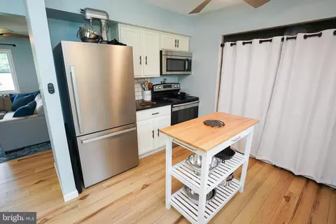 Kitchen - 7209 Opal Cir, Hebron, MD 21830 photo 3 of 4