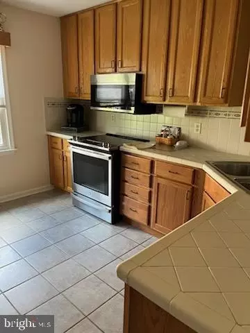 1012 E Schumaker Manor Dr, Salisbury, MD 21804 photo 4