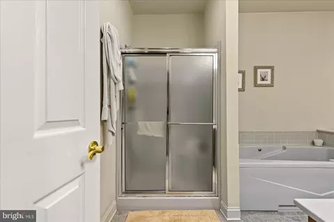 Bath - 5973 Smithys Ln, Salisbury, MD 21801 photo 4 of 6