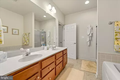 Bath - 5973 Smithys Ln, Salisbury, MD 21801 photo 3 of 6
