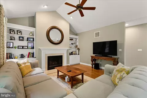 Living - 5973 Smithys Ln, Salisbury, MD 21801 photo 2 of 3