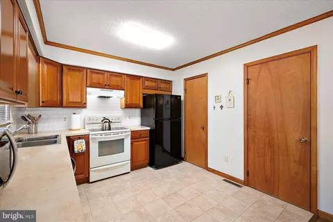Kitchen - 925 Sumac Cir, Salisbury, MD 21804 photo 8 of 8