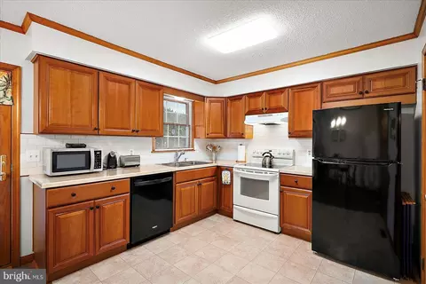 Kitchen - 925 Sumac Cir, Salisbury, MD 21804 photo 4 of 8