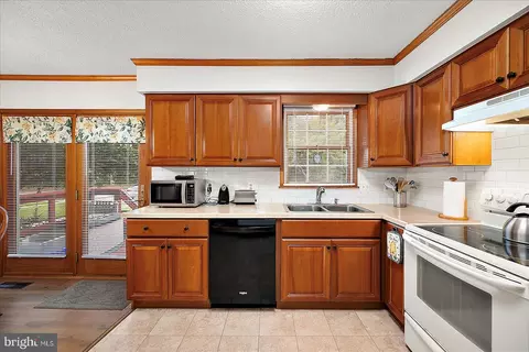 Kitchen - 925 Sumac Cir, Salisbury, MD 21804 photo 3 of 8