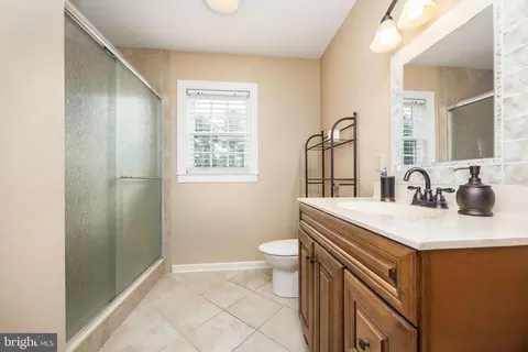 Bath - 27965 White Pond Dr, Salisbury, MD 21801 photo 3 of 10