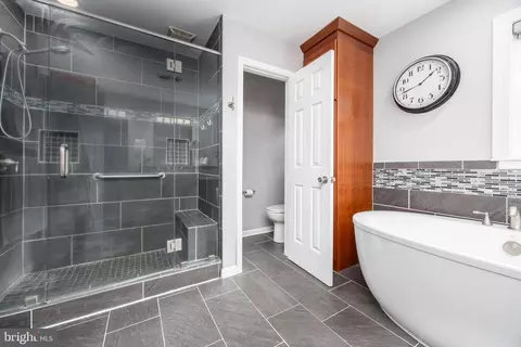 Bath - 27965 White Pond Dr, Salisbury, MD 21801 photo 8 of 10