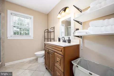 Bath - 27965 White Pond Dr, Salisbury, MD 21801 photo 2 of 10