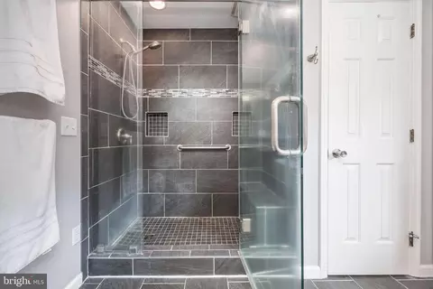 Bath - 27965 White Pond Dr, Salisbury, MD 21801 photo 7 of 10