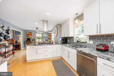 Kitchen - 27965 White Pond Dr, Salisbury, MD 21801 photo 4 of 5