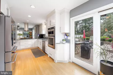 Kitchen - 27965 White Pond Dr, Salisbury, MD 21801 photo 5 of 5