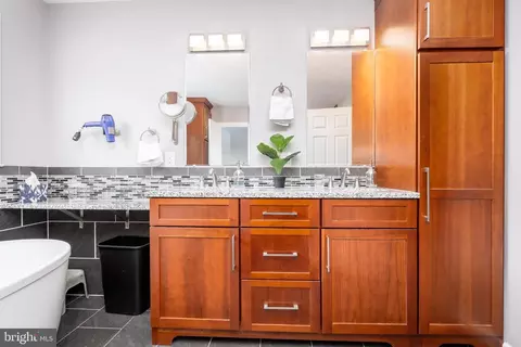 Bath - 27965 White Pond Dr, Salisbury, MD 21801 photo 5 of 10