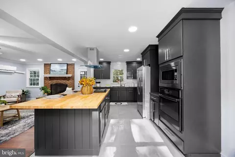 Kitchen - 1708 E Clear Lake Dr, Salisbury, MD 21804 photo 6 of 10