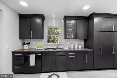 Kitchen - 1708 E Clear Lake Dr, Salisbury, MD 21804 photo 8 of 10