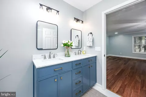 Entry Way - 1708 E Clear Lake Dr, Salisbury, MD 21804 photo 5 of 6