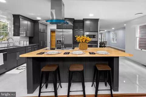 Kitchen - 1708 E Clear Lake Dr, Salisbury, MD 21804 photo 4 of 10