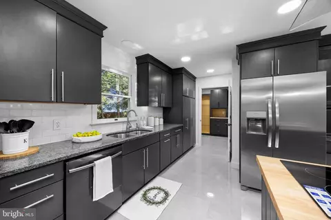 Kitchen - 1708 E Clear Lake Dr, Salisbury, MD 21804 photo 2 of 10