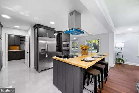 Kitchen - 1708 E Clear Lake Dr, Salisbury, MD 21804 photo 3 of 10