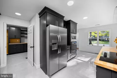 Kitchen - 1708 E Clear Lake Dr, Salisbury, MD 21804 photo 10 of 10