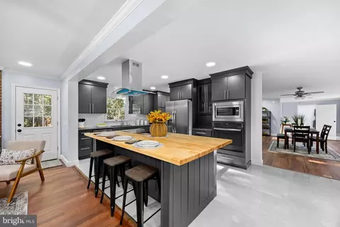Kitchen - 1708 E Clear Lake Dr, Salisbury, MD 21804 photo 5 of 10