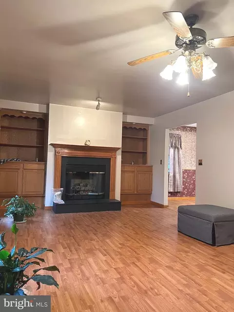 Living - 30883 Ward Rd, Salisbury, MD 21804 photo 4 of 6