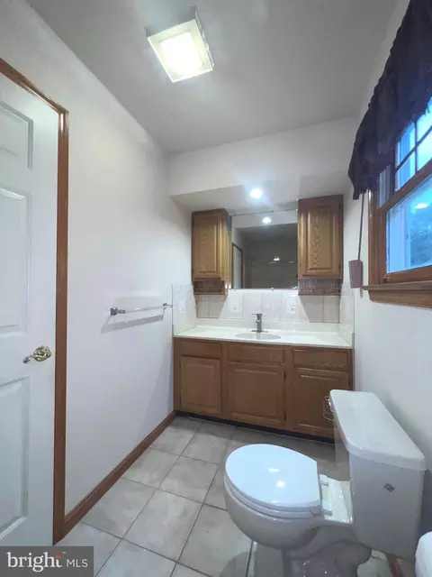 Bath - 30883 Ward Rd, Salisbury, MD 21804 photo 4 of 4