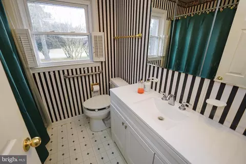 Bath - 30332 Dagsboro Rd, Salisbury, MD 21804 photo 6 of 8