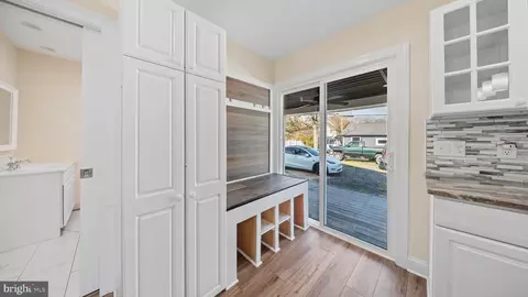 Entry Way - 301 E Chestnut St, Delmar, MD 21875 photo 8 of 13