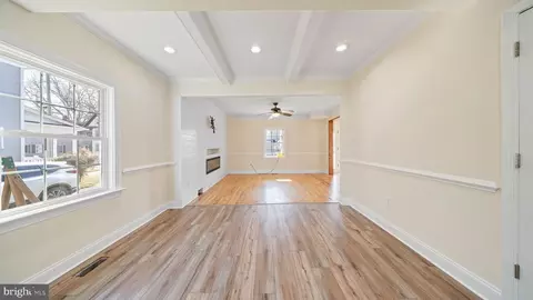 Entry Way - 301 E Chestnut St, Delmar, MD 21875 photo 2 of 13