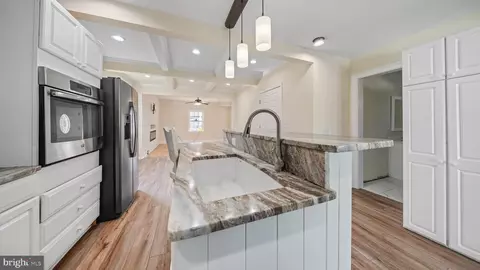 Entry Way - 301 E Chestnut St, Delmar, MD 21875 photo 5 of 13