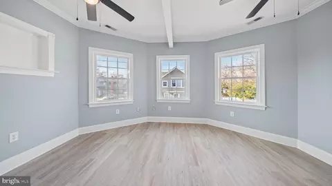 Living - 301 E Chestnut St, Delmar, MD 21875 photo 2 of 2