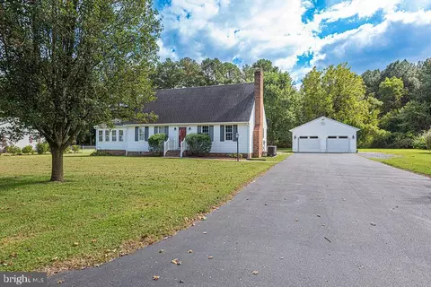 30299 Holly Ln, Delmar, MD 21875