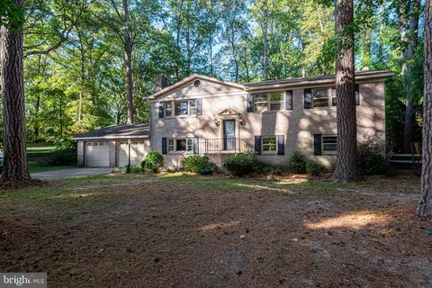8233 Robin Hood Dr, Salisbury, MD 21804