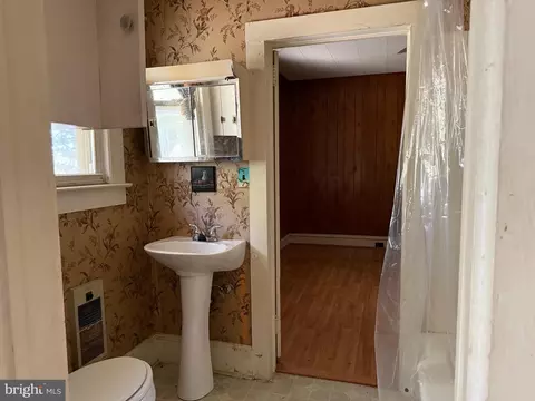 Bath - 31597 E Line Rd, Delmar, MD 21875 photo 1 of 2