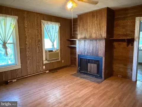 Living - 31597 E Line Rd, Delmar, MD 21875 photo 2 of 3
