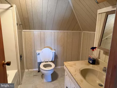Bath - 31597 E Line Rd, Delmar, MD 21875 photo 2 of 2