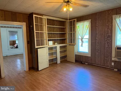 Living - 31597 E Line Rd, Delmar, MD 21875 photo 1 of 3