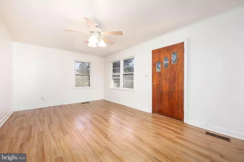 Living - 36511 3 Bridges Rd, Willards, MD 21874 photo 3 of 6