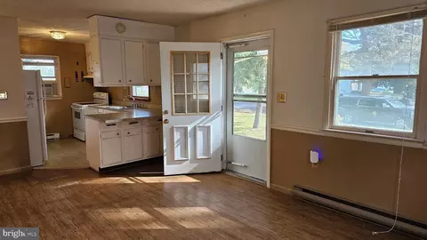 Entry Way - 413 E Walnut St, Delmar, MD 21875 photo 9 of 9