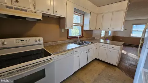 Entry Way - 413 E Walnut St, Delmar, MD 21875 photo 3 of 9