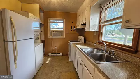 Entry Way - 413 E Walnut St, Delmar, MD 21875 photo 7 of 9