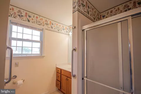 Bath - 907 Walbash St, Salisbury, MD 21804 photo 1 of 1