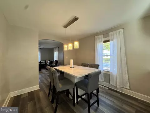 Dining - 1012 Phillips Ave, Salisbury, MD 21804 photo 3 of 4