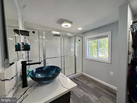 Bath - 1012 Phillips Ave, Salisbury, MD 21804 photo 3 of 4
