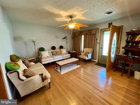 Living - 504 Swan Rd, Salisbury, MD 21801 photo 1 of 1