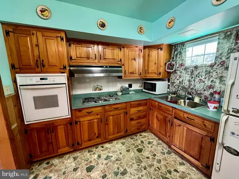 Kitchen - 504 Swan Rd, Salisbury, MD 21801 photo 2 of 2